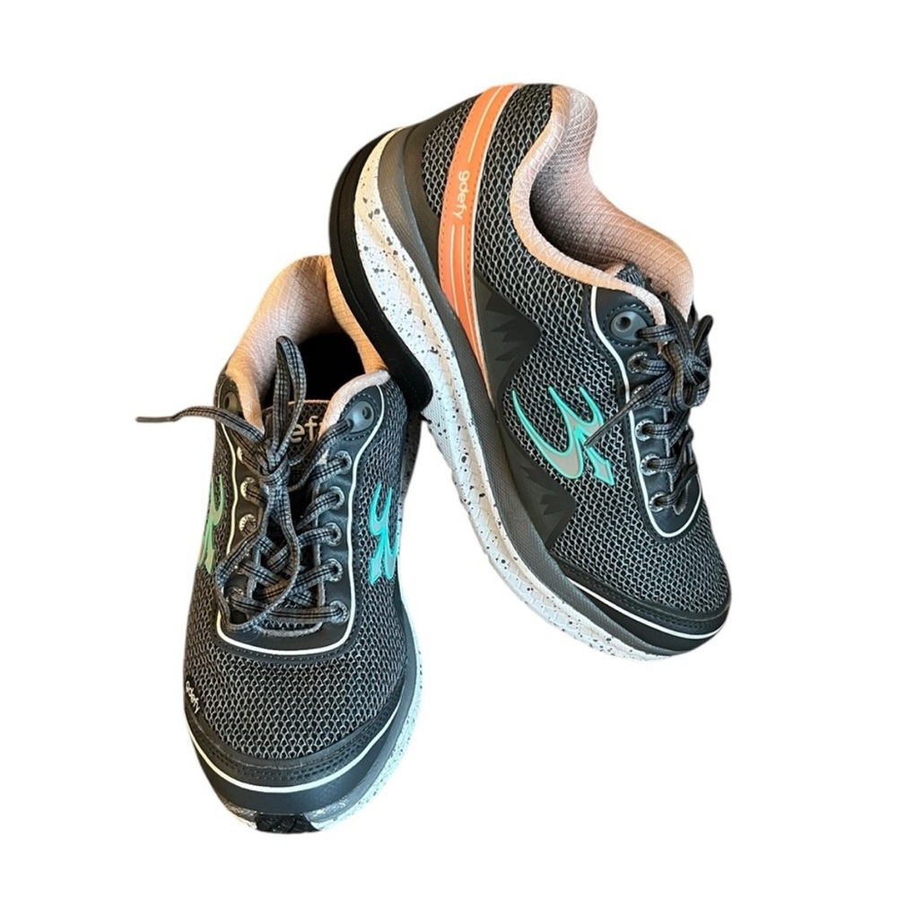 Size 9 gravity Defyer shoes